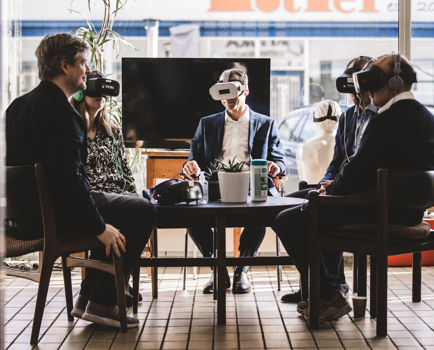 HR Future Lab Khora VR-briller om bordet